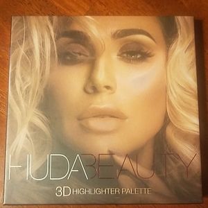 Huda beauty 3D Highlighter Palette